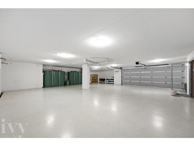 31 Knightsbridge Parade West, Sovereign Islands QLD 4216