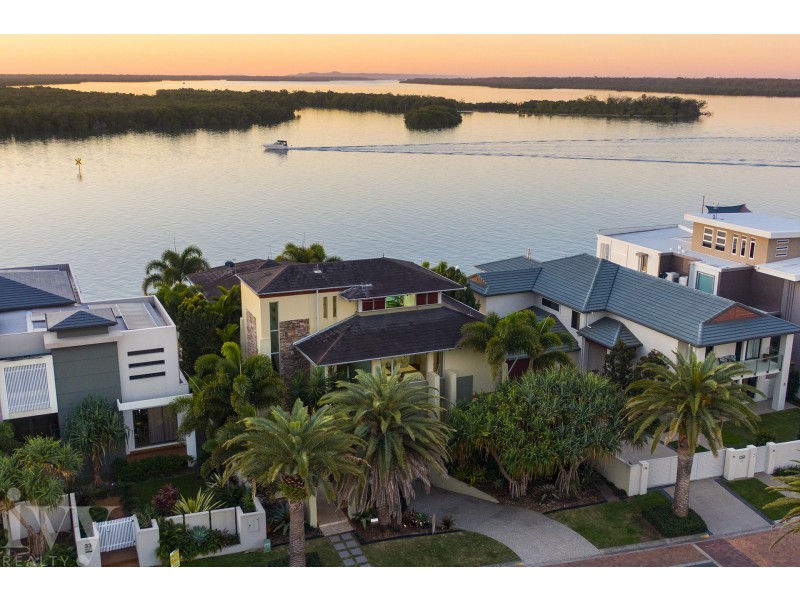 31 Knightsbridge Parade West, Sovereign Islands QLD 4216