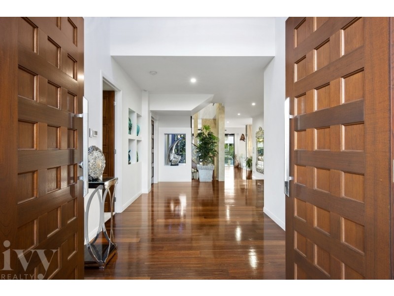 88 Royal Albert Crescent, Sovereign Islands QLD 4216