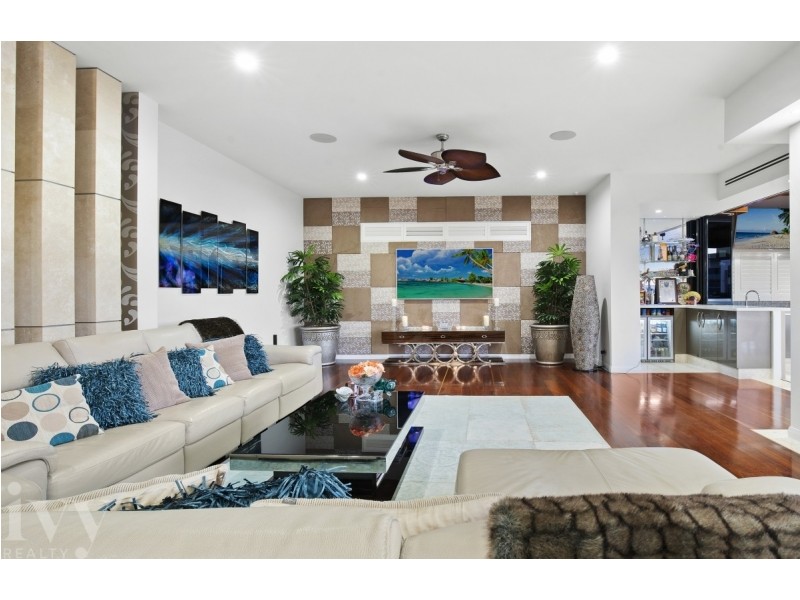 88 Royal Albert Crescent, Sovereign Islands QLD 4216