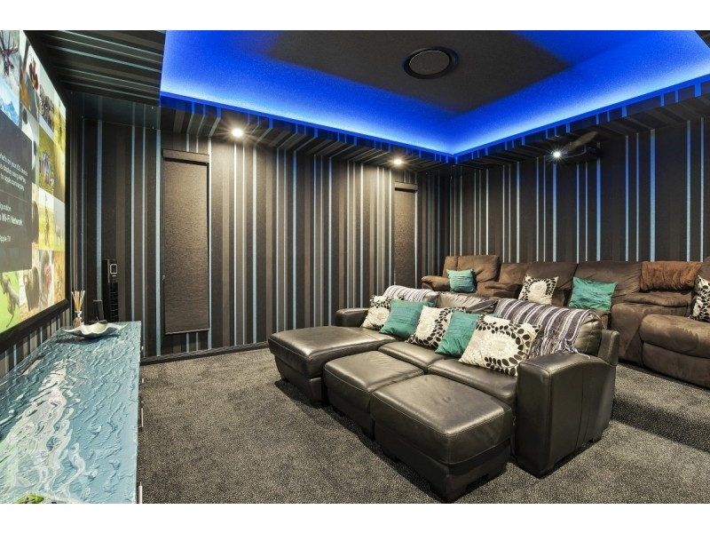 88 Royal Albert Crescent, Sovereign Islands QLD 4216