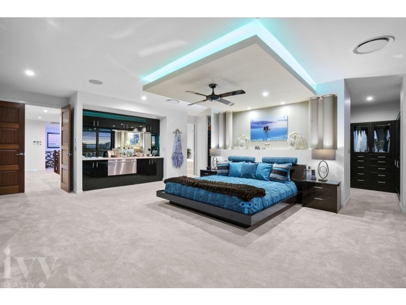 88 Royal Albert Crescent, Sovereign Islands QLD 4216