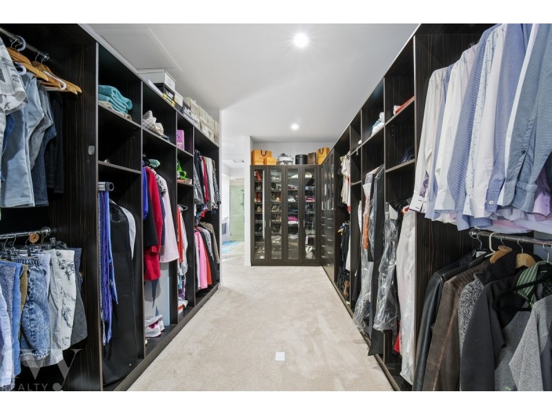 88 Royal Albert Crescent, Sovereign Islands QLD 4216