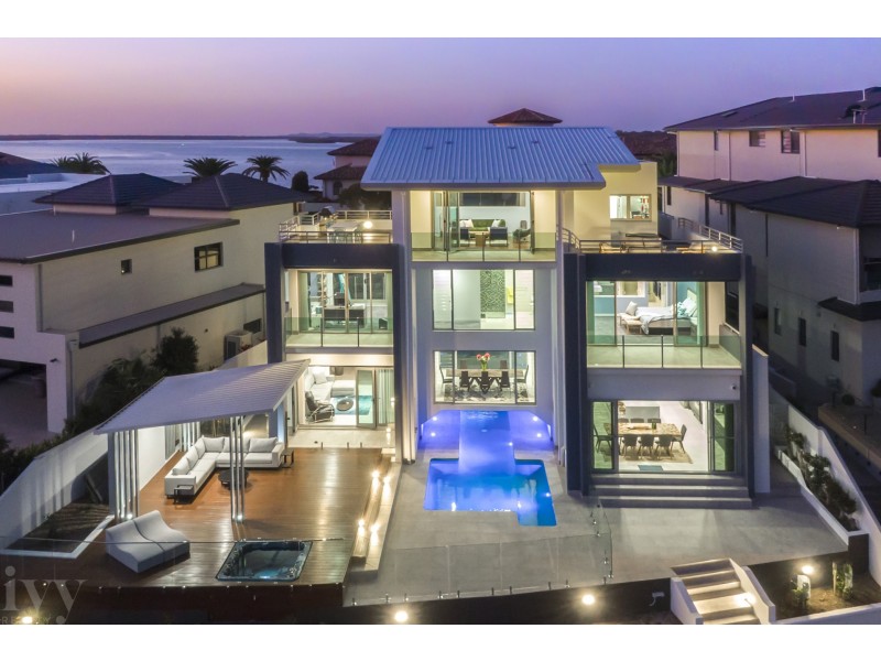 19 Knightsbridge Parade East, Sovereign Islands QLD 4216