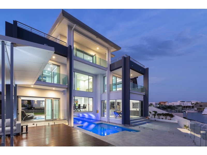 19 Knightsbridge Parade East, Sovereign Islands QLD 4216