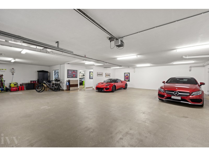 19 Knightsbridge Parade East, Sovereign Islands QLD 4216