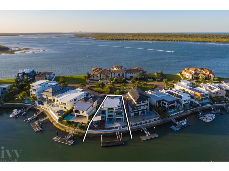 19 Knightsbridge Parade East, Sovereign Islands QLD 4216