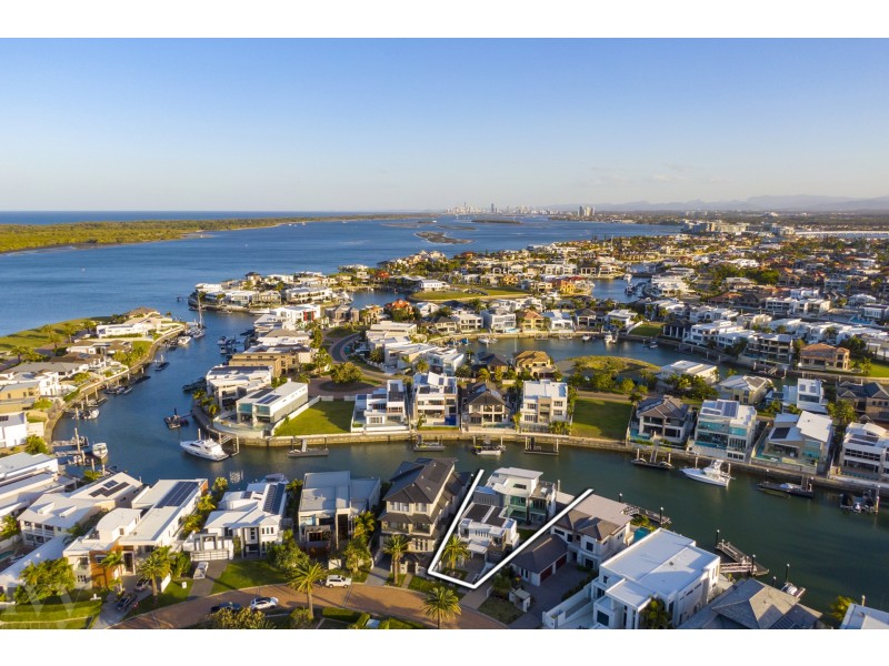 19 Knightsbridge Parade East, Sovereign Islands QLD 4216