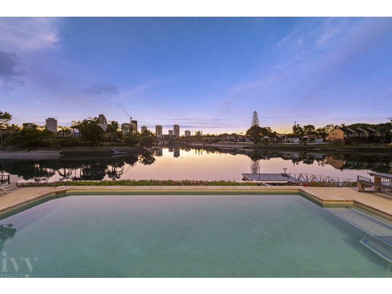 22 Maureen Court, Broadbeach Waters QLD 4218