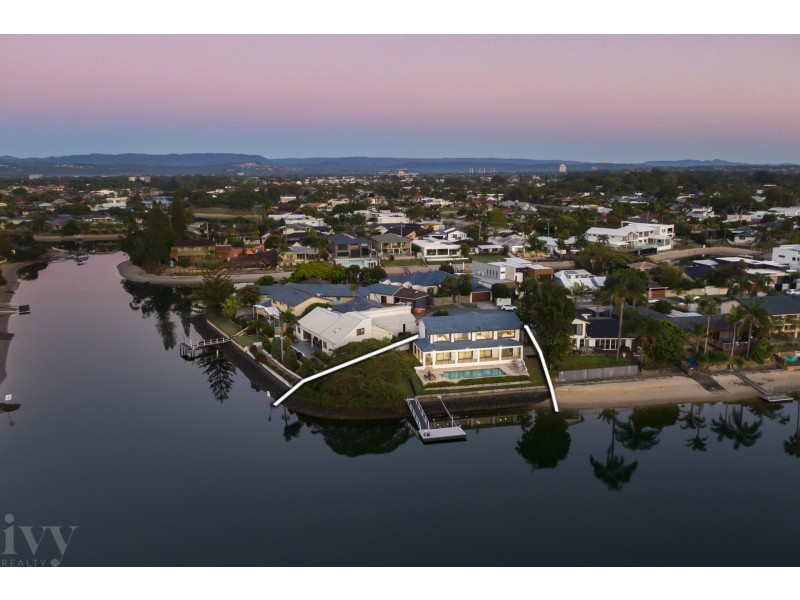22 Maureen Court, Broadbeach Waters QLD 4218