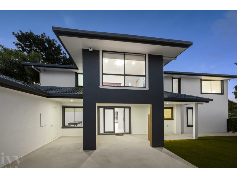 22 Maureen Court, Broadbeach Waters QLD 4218