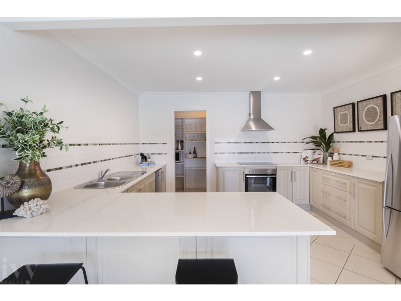 22 Maureen Court, Broadbeach Waters QLD 4218