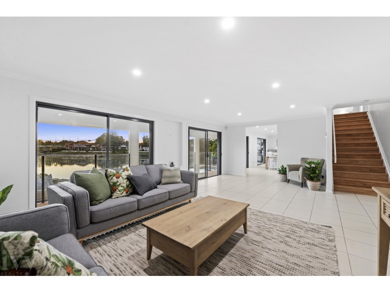 22 Maureen Court, Broadbeach Waters QLD 4218