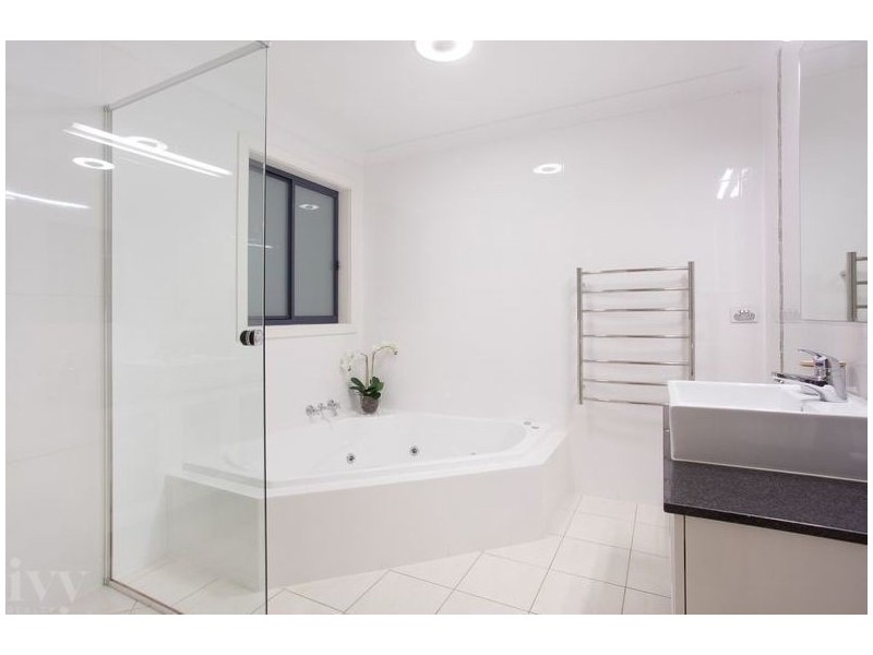 22 Maureen Court, Broadbeach Waters QLD 4218