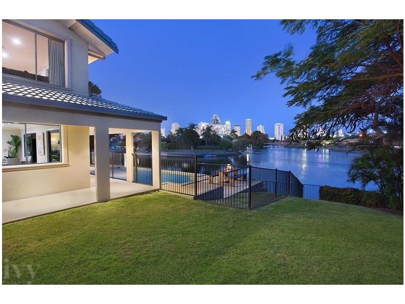 22 Maureen Court, Broadbeach Waters QLD 4218