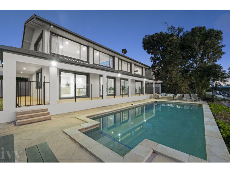 22 Maureen Court, Broadbeach Waters QLD 4218