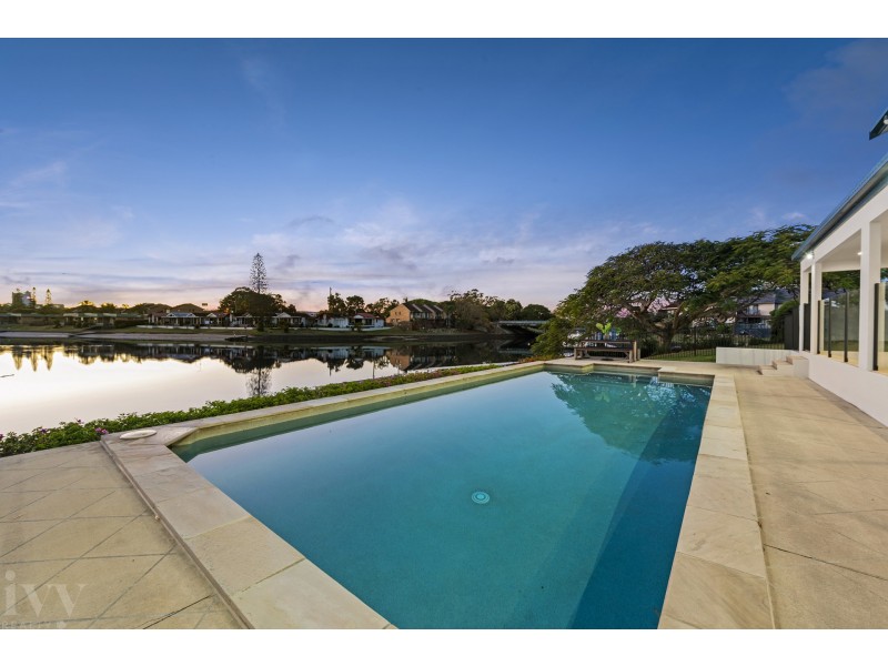 22 Maureen Court, Broadbeach Waters QLD 4218