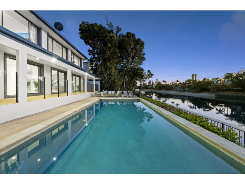 22 Maureen Court, Broadbeach Waters QLD 4218