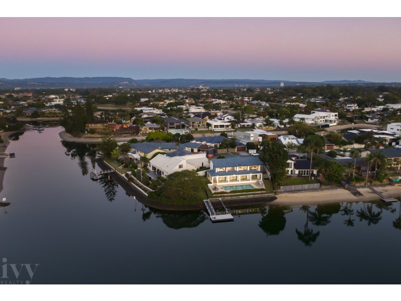 22 Maureen Court, Broadbeach Waters QLD 4218
