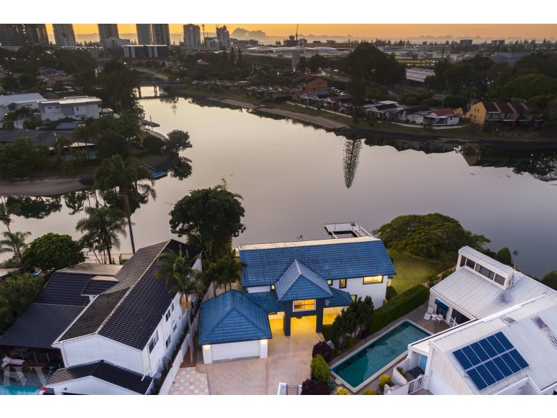 22 Maureen Court, Broadbeach Waters QLD 4218