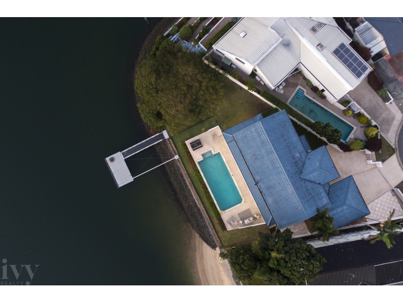 22 Maureen Court, Broadbeach Waters QLD 4218
