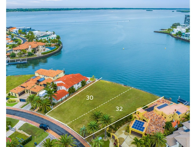 30-32 Brittanic Crescent, Sovereign Islands QLD 4216