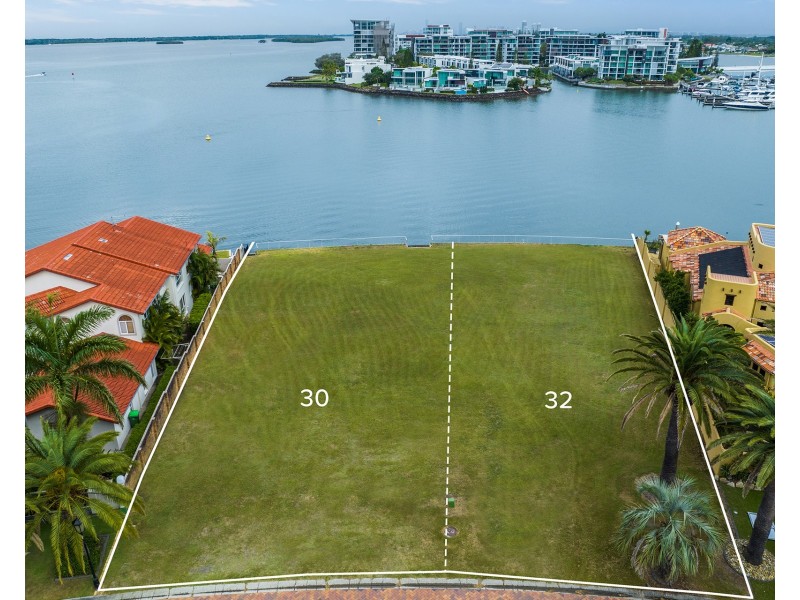 30-32 Brittanic Crescent, Sovereign Islands QLD 4216