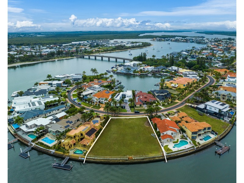 30-32 Brittanic Crescent, Sovereign Islands QLD 4216