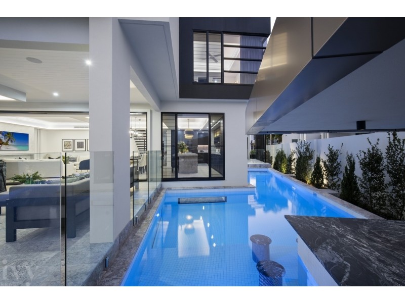 40 Knightsbridge Parade West, Sovereign Islands QLD 4216