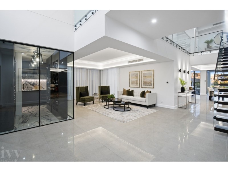 40 Knightsbridge Parade West, Sovereign Islands QLD 4216