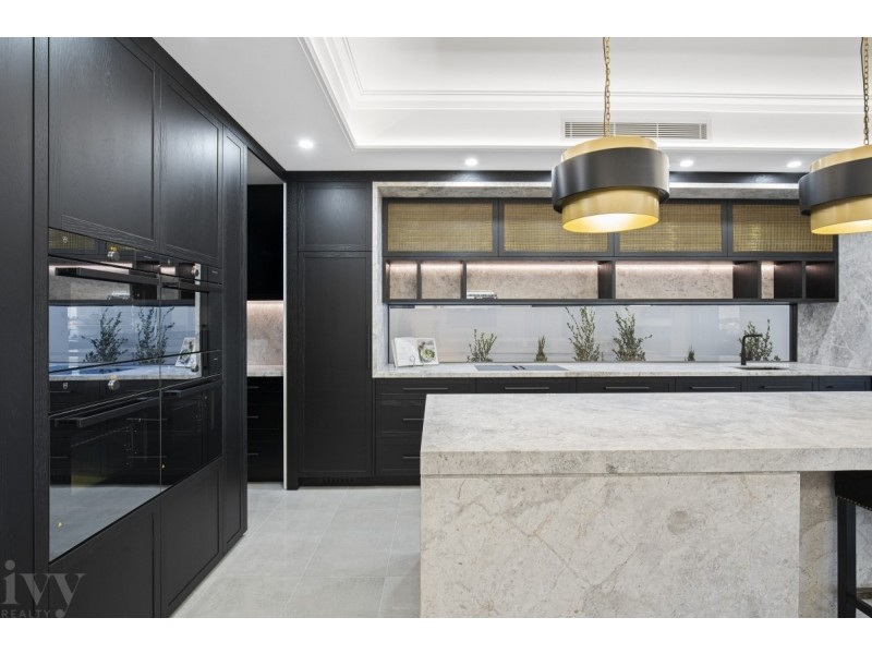 40 Knightsbridge Parade West, Sovereign Islands QLD 4216