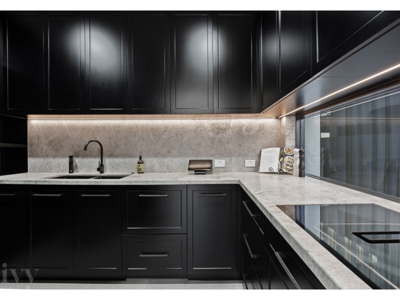 40 Knightsbridge Parade West, Sovereign Islands QLD 4216