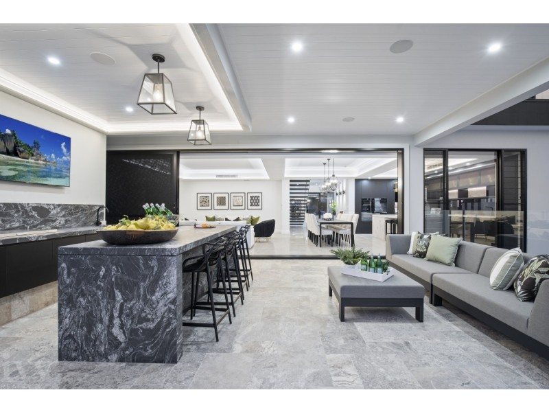 40 Knightsbridge Parade West, Sovereign Islands QLD 4216