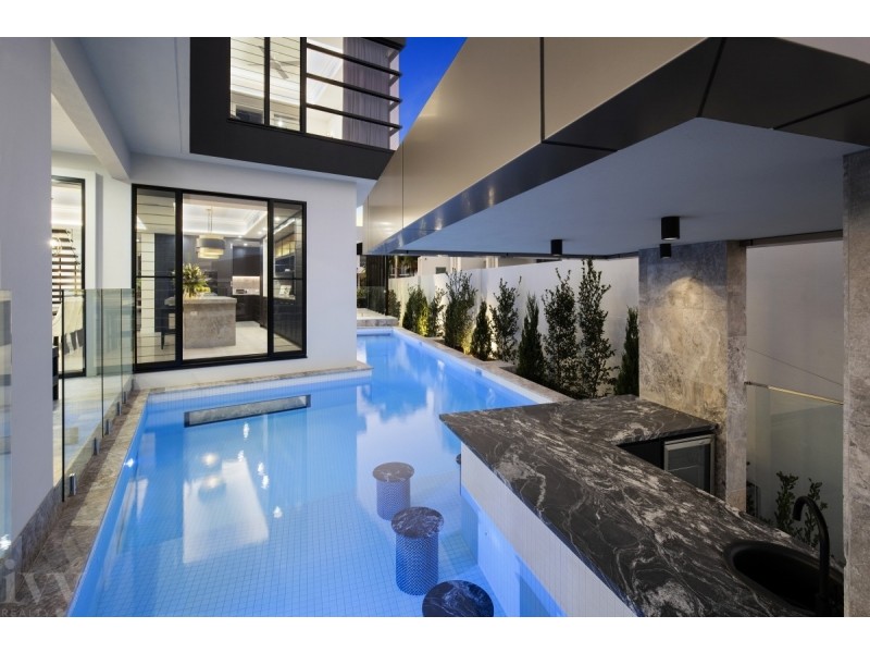 40 Knightsbridge Parade West, Sovereign Islands QLD 4216