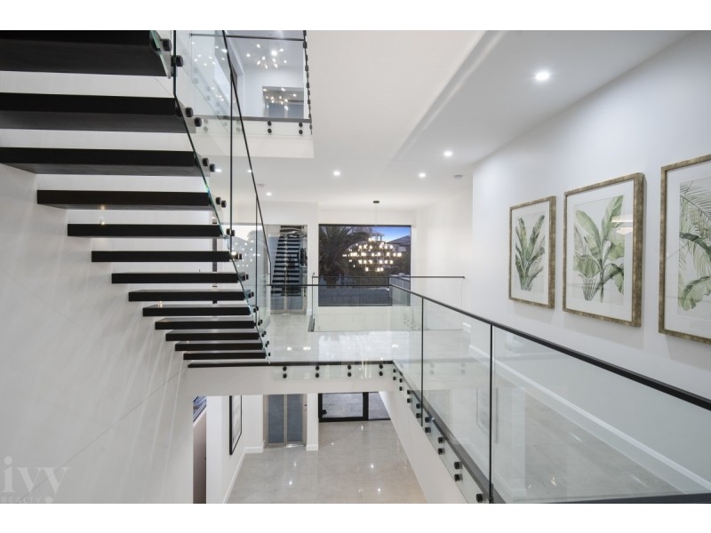 40 Knightsbridge Parade West, Sovereign Islands QLD 4216