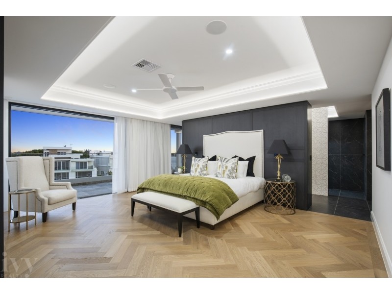 40 Knightsbridge Parade West, Sovereign Islands QLD 4216