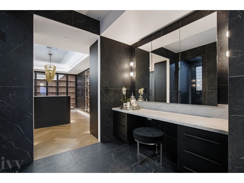 40 Knightsbridge Parade West, Sovereign Islands QLD 4216