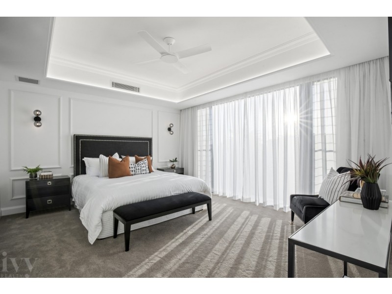 40 Knightsbridge Parade West, Sovereign Islands QLD 4216