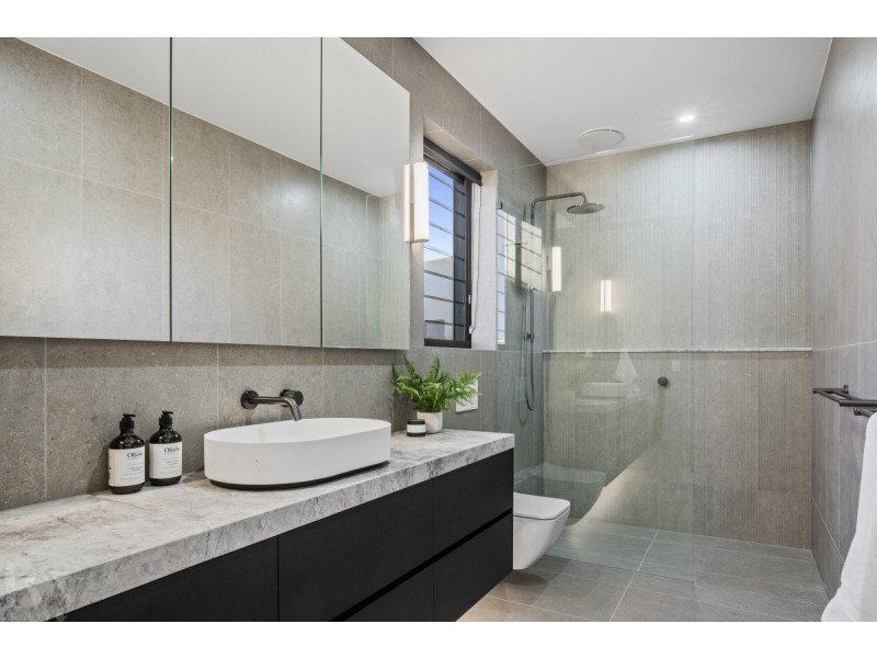 40 Knightsbridge Parade West, Sovereign Islands QLD 4216