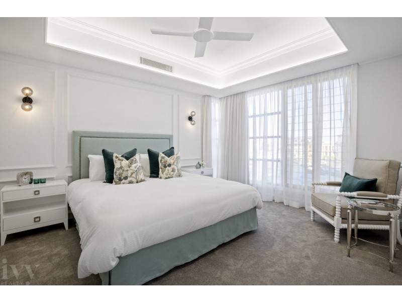 40 Knightsbridge Parade West, Sovereign Islands QLD 4216