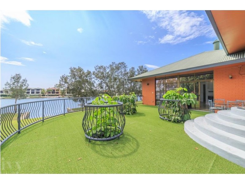 8-16 Riverbend Avenue, Carrara QLD 4211