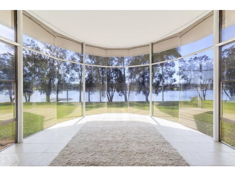 8-16 Riverbend Avenue, Carrara QLD 4211