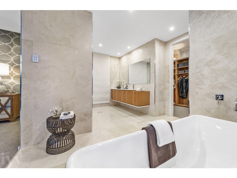 45 Cova Boulevard, Hope Island QLD 4212