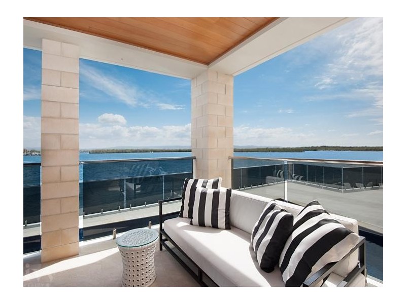 55 Knightsbridge Parade West, Sovereign Islands QLD 4216