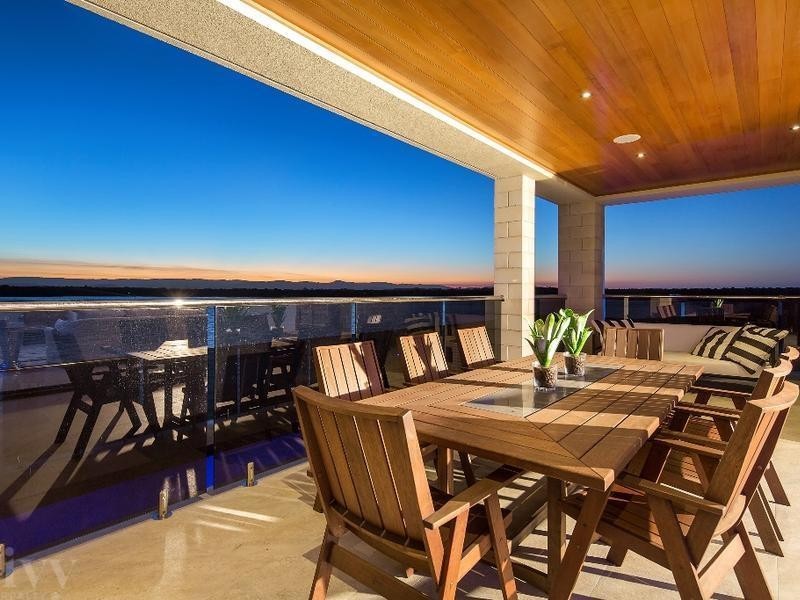 55 Knightsbridge Parade West, Sovereign Islands QLD 4216