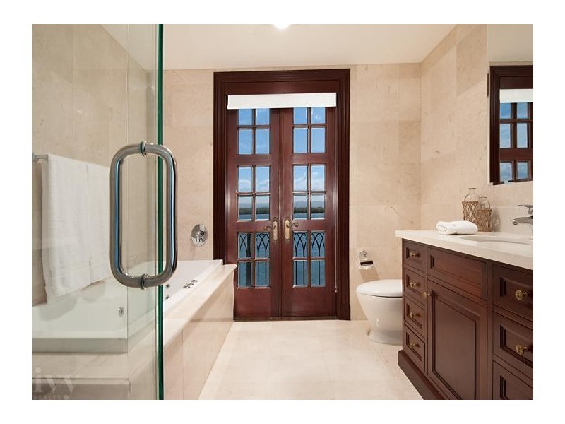 55 Knightsbridge Parade West, Sovereign Islands QLD 4216