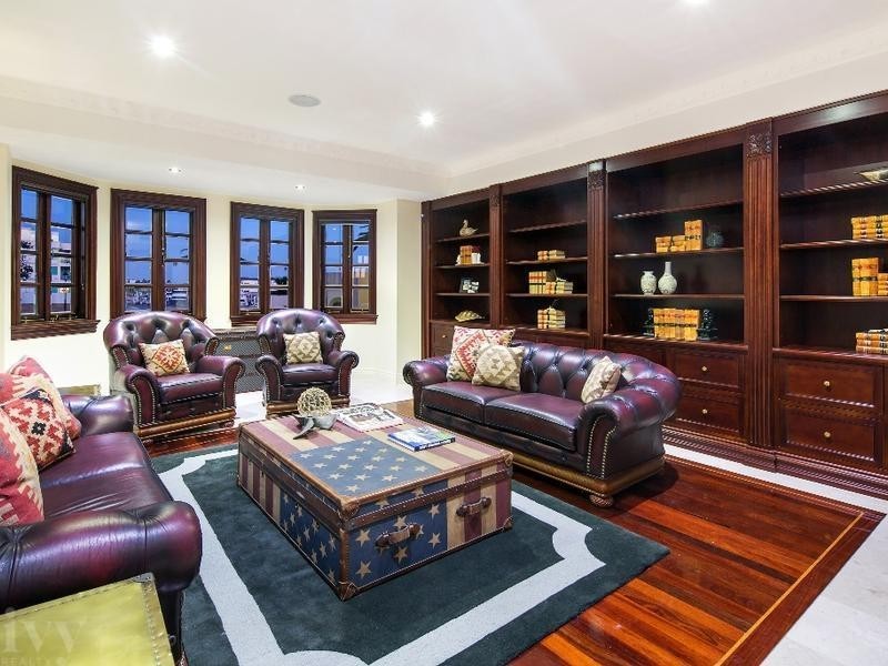 55 Knightsbridge Parade West, Sovereign Islands QLD 4216