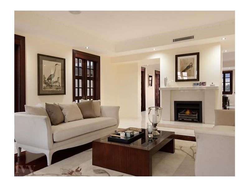 55 Knightsbridge Parade West, Sovereign Islands QLD 4216