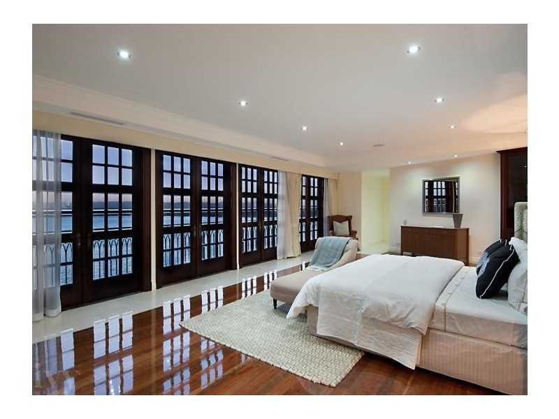 55 Knightsbridge Parade West, Sovereign Islands QLD 4216