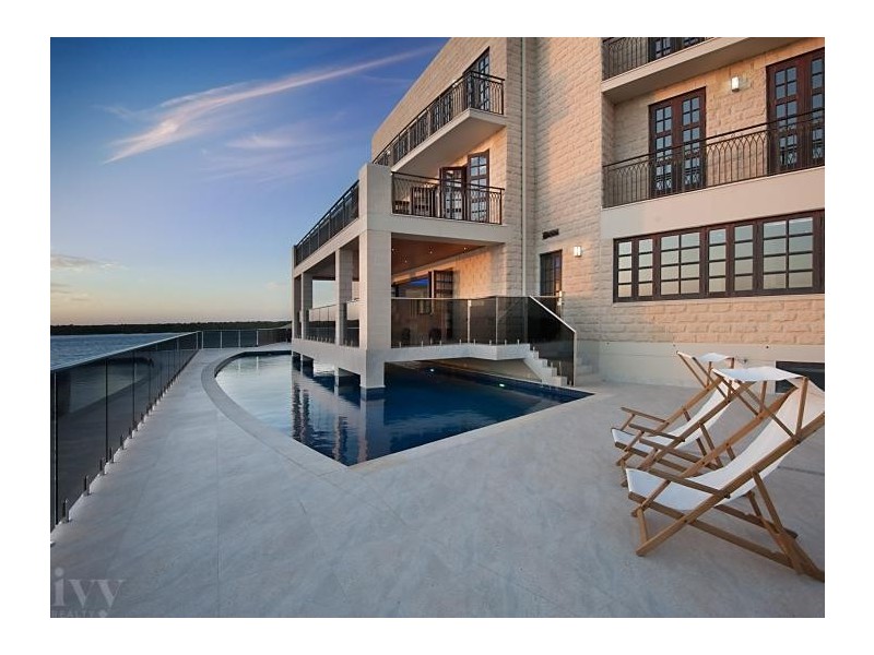 55 Knightsbridge Parade West, Sovereign Islands QLD 4216